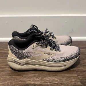 Brooks Ghost Max 2